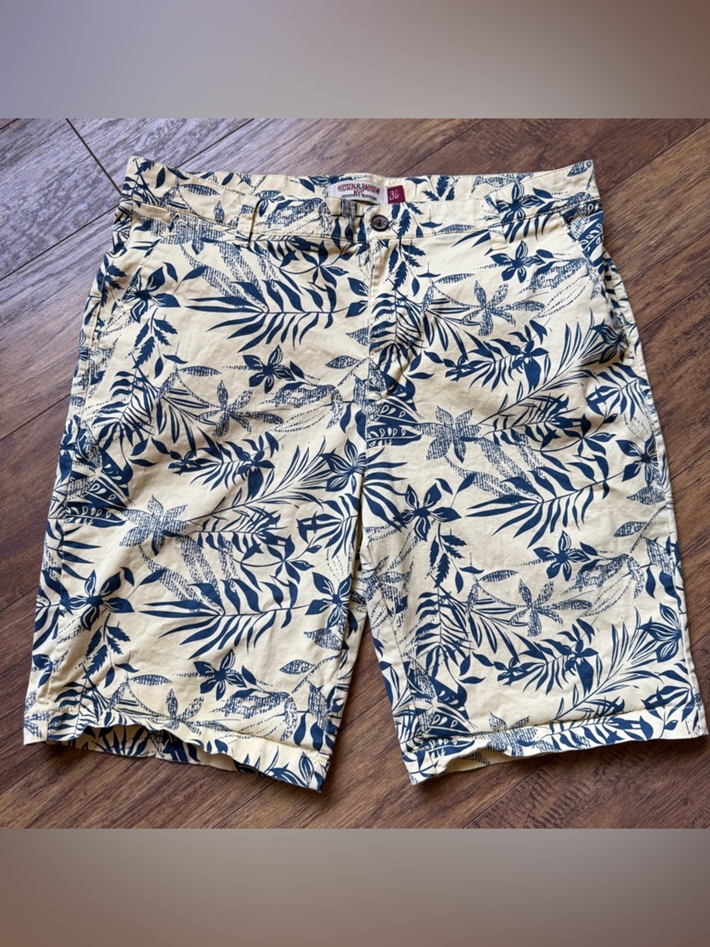 Hudson & Barrow Men's Beige Floral Flat-Front Shorts with Navy Print